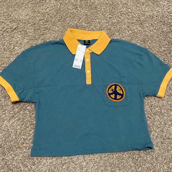 Urban Outfitters Icon Patch Polo Shirt NWT - Picture 5 of 8